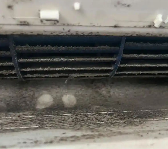 辽宁空调吹的风有股烧焦味是怎么回事